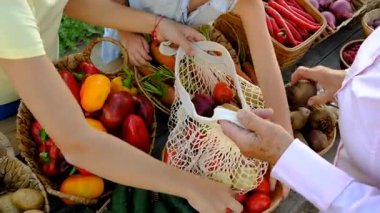 Sebze pazarında. Seçici odaklanma. Yiyecek..