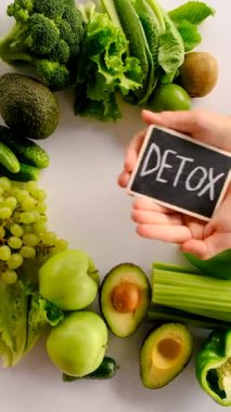 Detoks için yeşil gıdalar. Seçici odaklanma. Doğa.