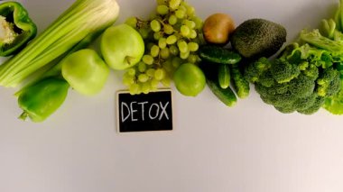 Detoks için yeşil gıdalar. Seçici odaklanma. Doğa.