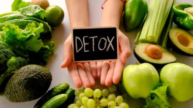 Detoks için yeşil gıdalar. Seçici odaklanma. Doğa.