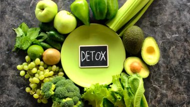 Detoks için yeşil gıdalar. Seçici odaklanma. Doğa.