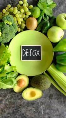 Detoks için yeşil gıdalar. Seçici odaklanma. Doğa.