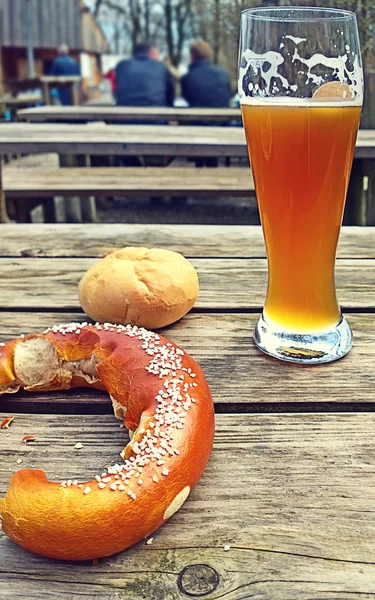 Bir dan pretzel, khas Bavaria jeda — Stok Foto