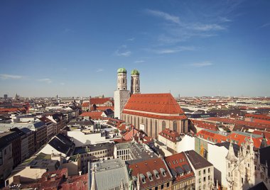 Münih Frauenkirche ve iki clocktow ile havadan görünümü