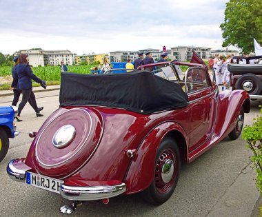 Eski IFA 2 kapı cabriolet, üretilen Ddr (1949-1956)