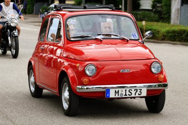İkonik İtalyan Fiat 500 mini araba vintage