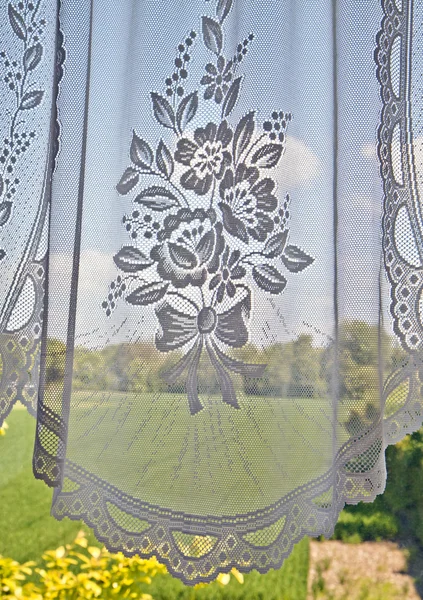 dantel perde ile pencere