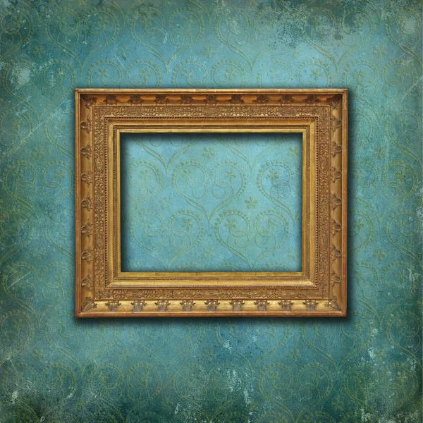 Classical gold frame on a grunge Victorian wallpaper — Stock Photo, Image