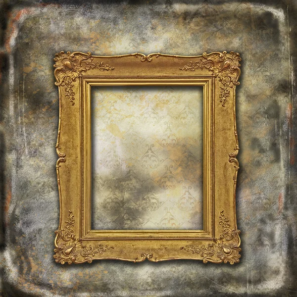 Zlato potažené dřevěnou barokní prázdný rámeček na vybledlý grunge textury — Stock fotografie