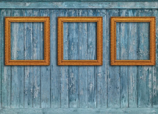 Üç kare bir grunge mavi ahşap tahta duvar bakır