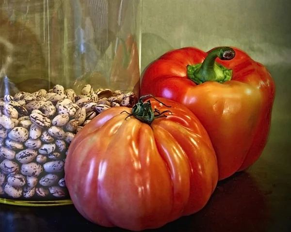 Rote Tomaten, Paprika und Borlotti-Bohnen — Stockfoto