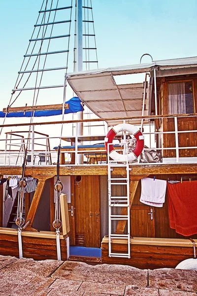 Kreuzfahrtschiff an der Einschiffung — Stockfoto