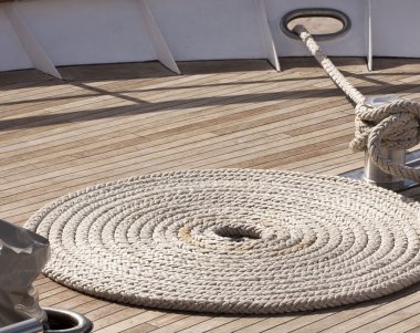 Spiral formunda gemi güverte halat