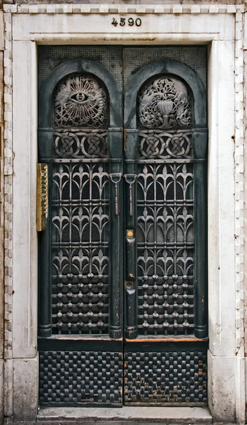 Veneza, velha porta do edifício — Fotografia de Stock