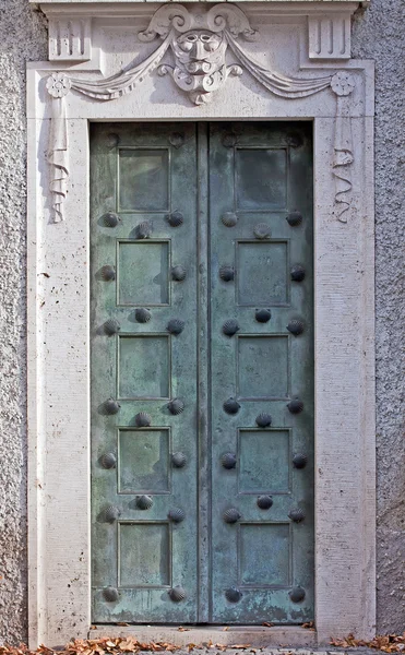 Portal de bronze antigo — Fotografia de Stock