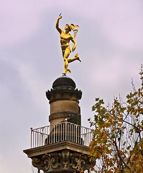 Stuttgart, Německo zlatý Hermes socha — Stock fotografie