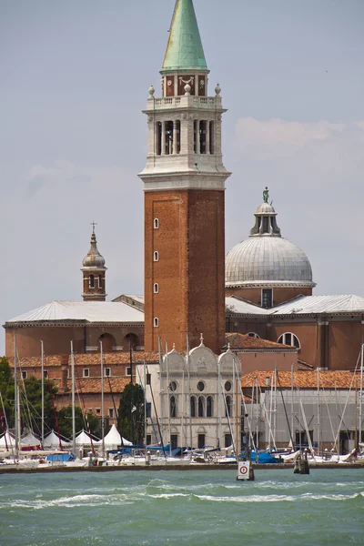 Veneza, Itália - vista de S. Giorgio ilha a igreja e porto — Fotografia de Stock