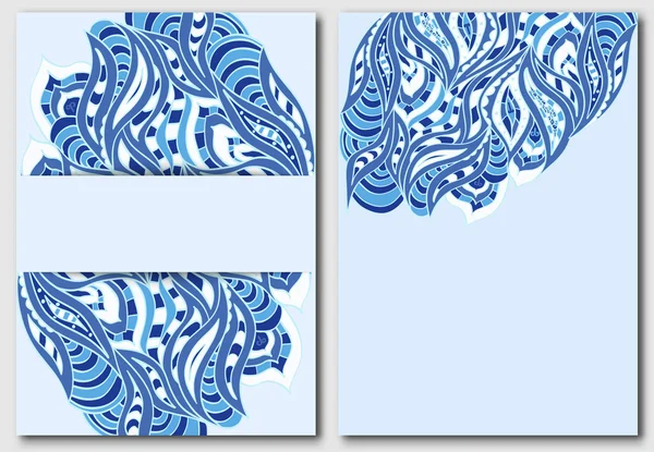 Conjunto de plantillas para invitaciones de diseño o volantes en tonos azules con elementos de garabatos dibujados a mano . — Vector de stock