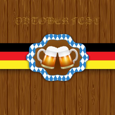 Oktouberfest arka plan. İki bardak bira ahşap arka plan üzerinde.