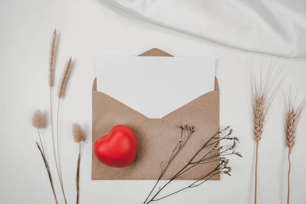 Blank White Paper Placed Open Brown Paper Envelope Red Heart — Stock Photo, Image