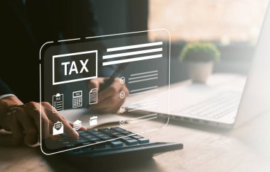 Dijital vergi listesi arayüzü, mali raporlar, gelir vergisi beyannamesi, vergi hazırlama ve çevrimiçi muhasebe hizmetleri için uygun olan hesap makinesini kullanarak el kapatma.