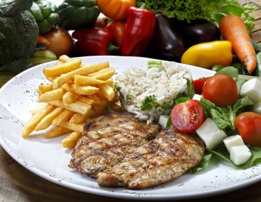 Kızarmış et ve süsleme.