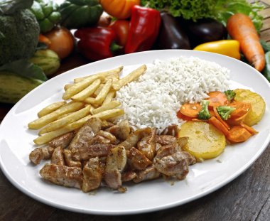 Pirinç ve sebzeli et. 