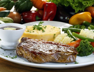 Kızarmış et ve süsleme.