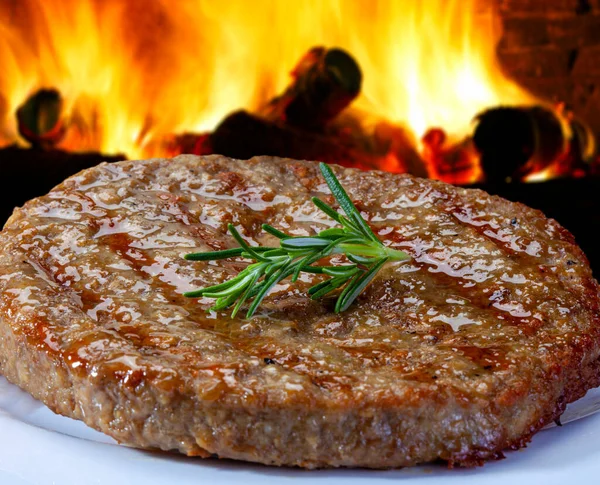 Carne Hamburguesa Parrilla Con Romero — Foto de Stock