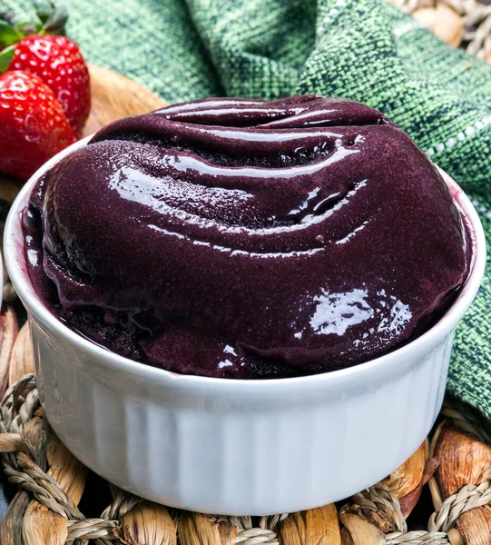Brezilyalı Acai ve Çilek gurmesi