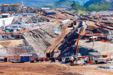 Büyük inşaat, köprüler, binalar, vakfın endüstriyel işleyişi ve somutlaştırılması.