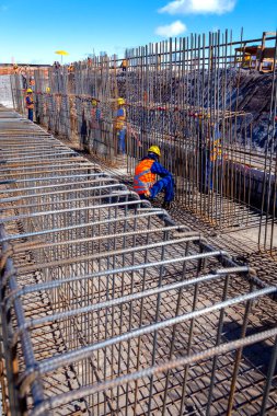 Büyük inşaat, köprüler, binalar, vakfın endüstriyel işleyişi ve somutlaştırılması.