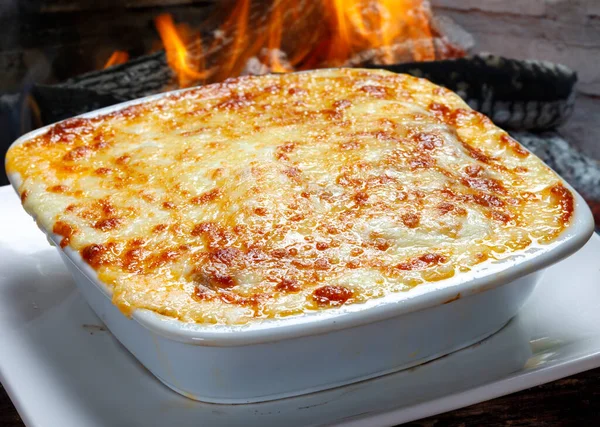 Lasagna Pieczona Piecu Opalanym Drewnem — Zdjęcie stockowe