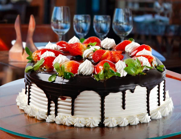 Cake Chocolate Strawberry Icing — Stock Photo, Image