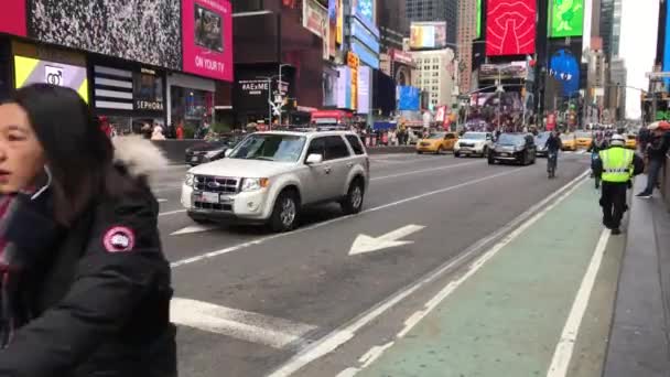 New York City February Times Square Rušnou Turistickou Křižovatkou Neonového — Stock video
