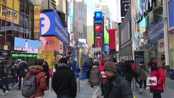 Νεα Υορκη February Times Square Είναι Μια Πολυσύχναστη Τουριστική Διασταύρωση — Αρχείο Βίντεο