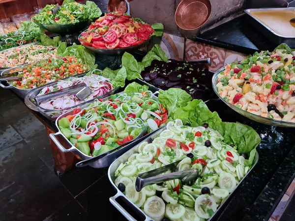 Buffet Salades Libre Service Avec Une Variété Produits — Photo