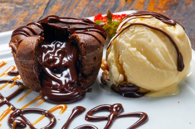 Çikolata fondant lav keki, küçük gateau.