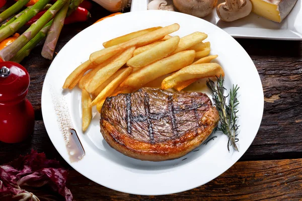 Patatas Fritas Con Filete Picanha Brasileño — Foto de Stock