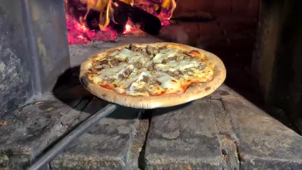 Pizzeria Met Houtoven Huisgemaakte Pizza — Stockvideo