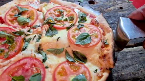 Pizzeria Med Vedeldad Ugn Hemlagade Pizzor — Stockvideo