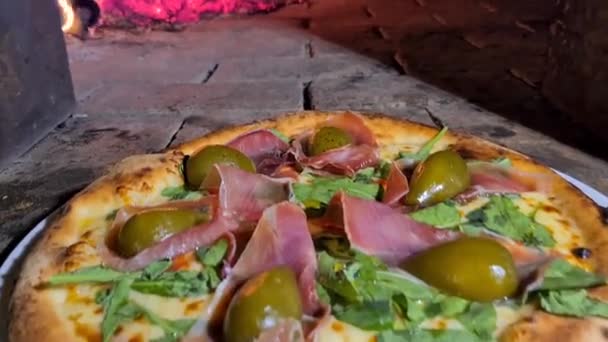 Pizzeria Dengan Oven Berbahan Bakar Kayu Pizza Buatan Sendiri Stok Video