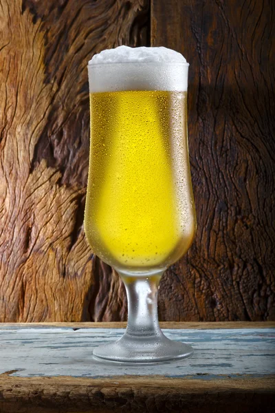 Vaso lleno de cerveza —  Fotos de Stock