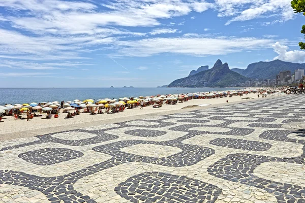 Pessoas na Praia do Rio de Janeiro — Fotografia de Stock