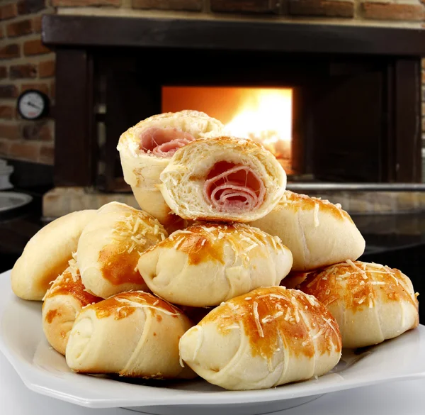 Alimentos de pastelaria em prato — Fotografia de Stock