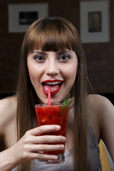 Young, attractive woman enjoying cocktail — Stock Photo, Image