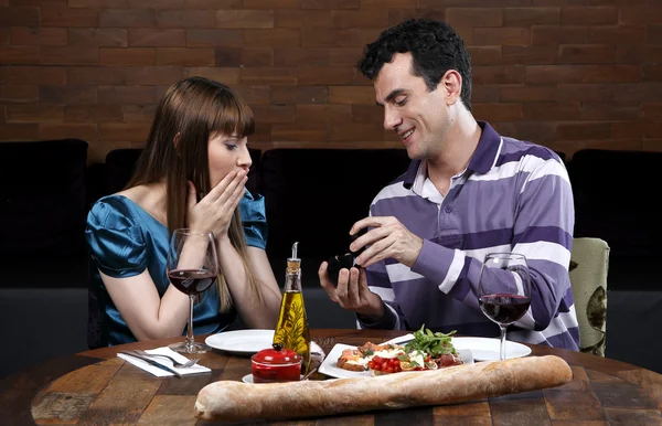 Man making engagement proposition — Stock Photo, Image