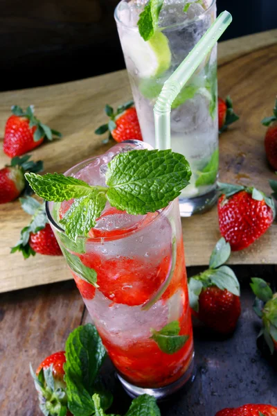 Fruit cocktails met aardbei — Stockfoto