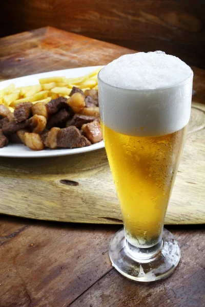 Bier vlees frietjes — Stockfoto