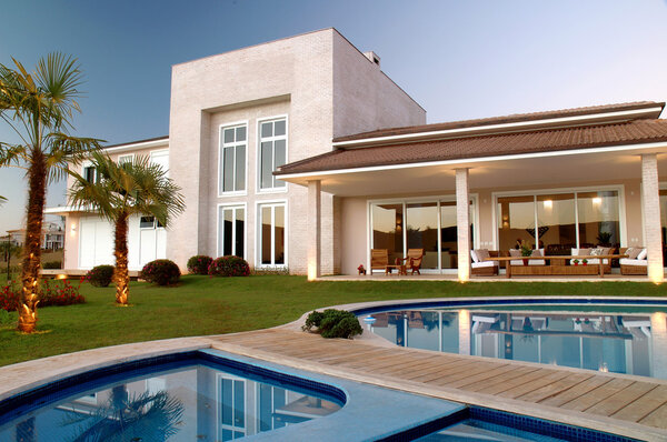 Внешний интерьер современного дома
